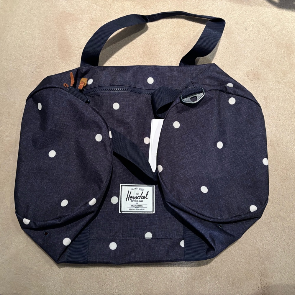 Brand new Herschel mid-volume Sutton duffel